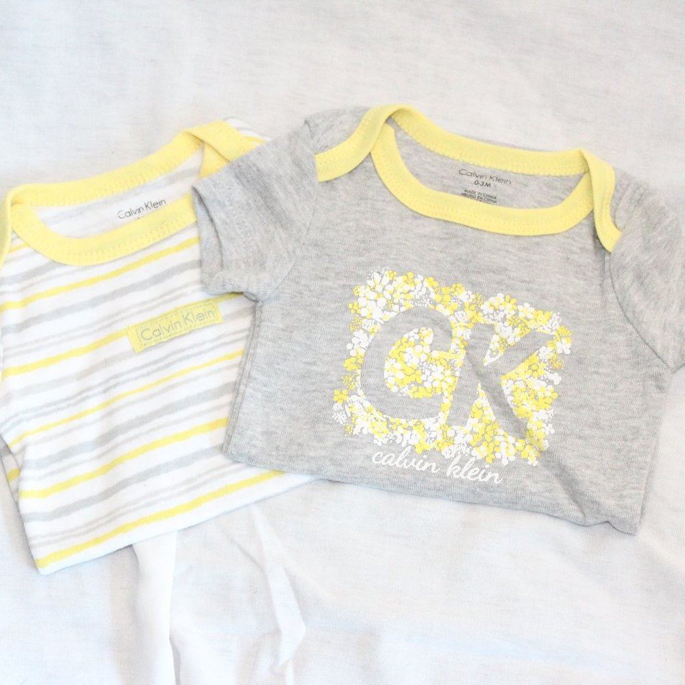 NWOT Calvin Klein Onesies 2pk sz0-3mo